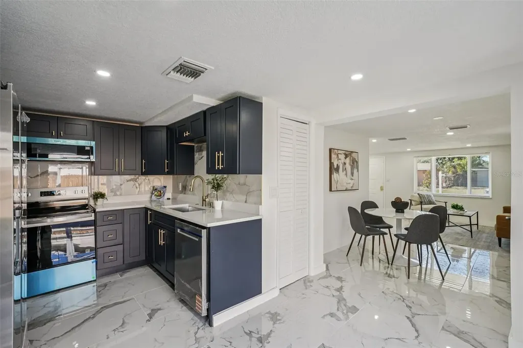 6832 16th Way S St Petersburg FL 33712