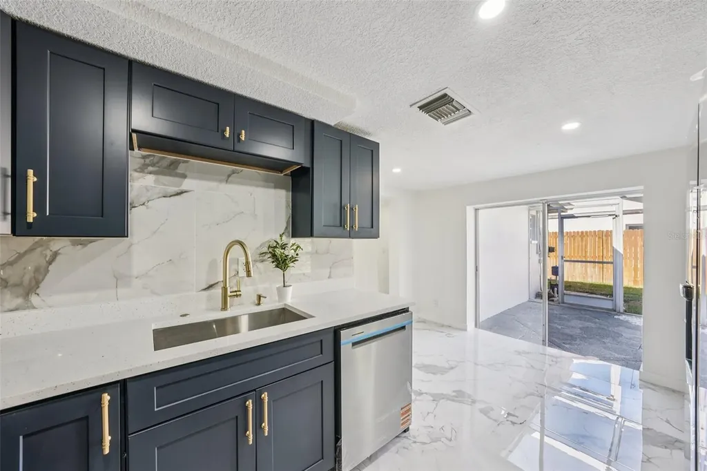 6832 16th Way S St Petersburg FL 33712