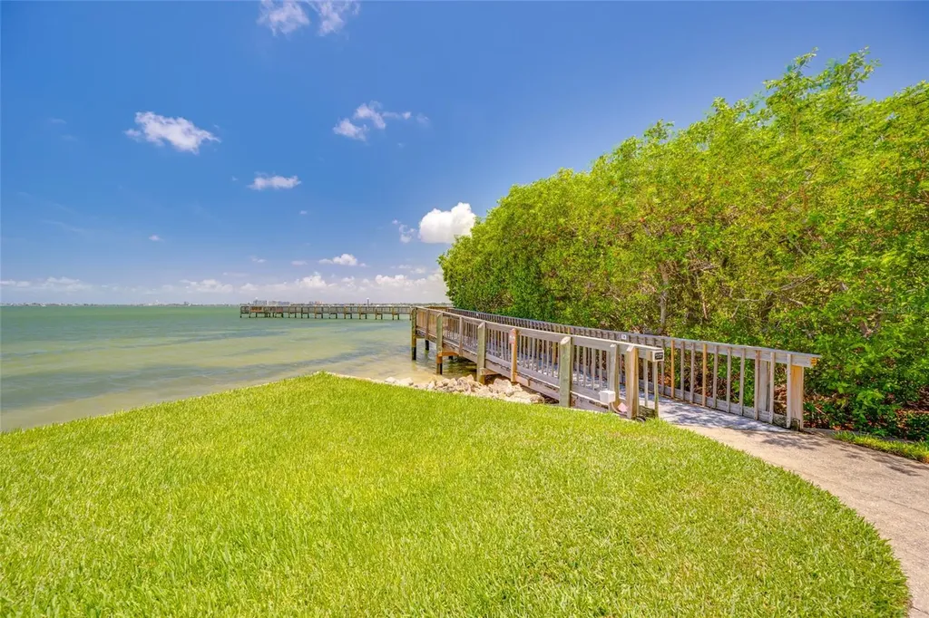 4750 Dolphin Cay Lane S St Petersburg FL 33711