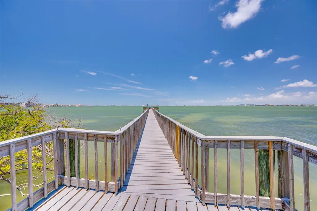 4750 Dolphin Cay Lane S St Petersburg FL 33711