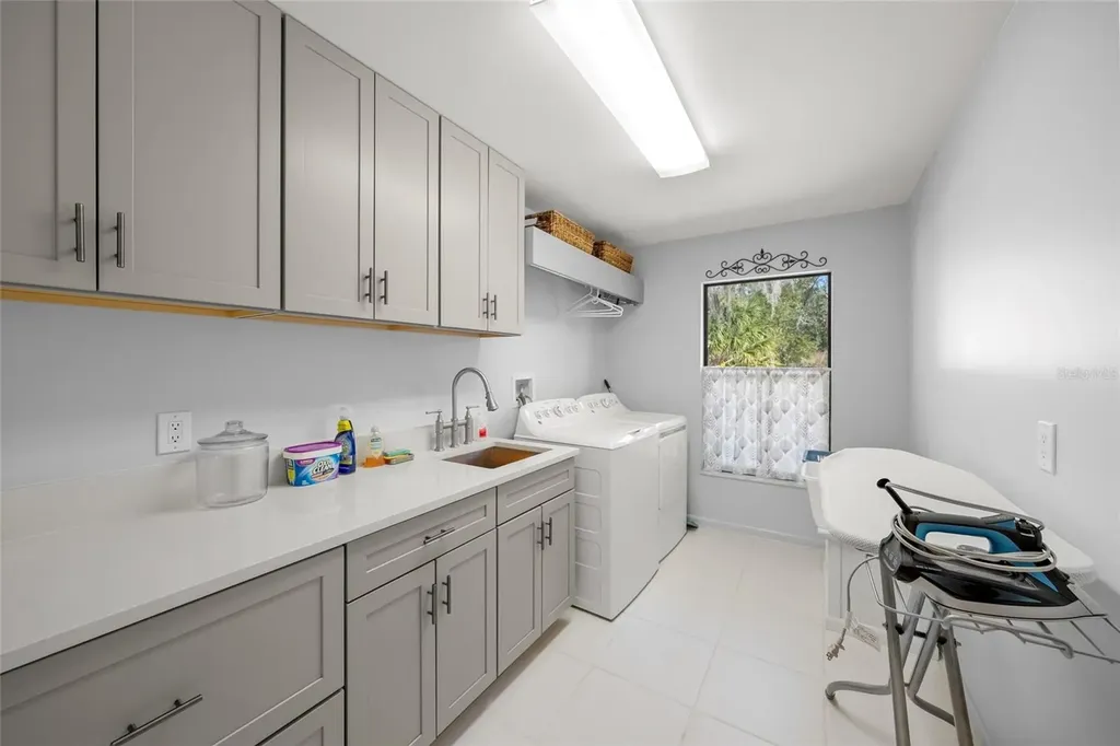 5125 Willow Leaf Drive Sarasota FL 34241