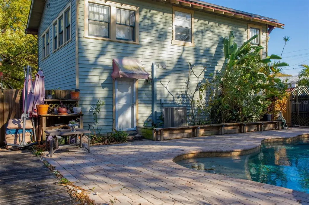 1018 E Columbus Drive Tampa FL 33605