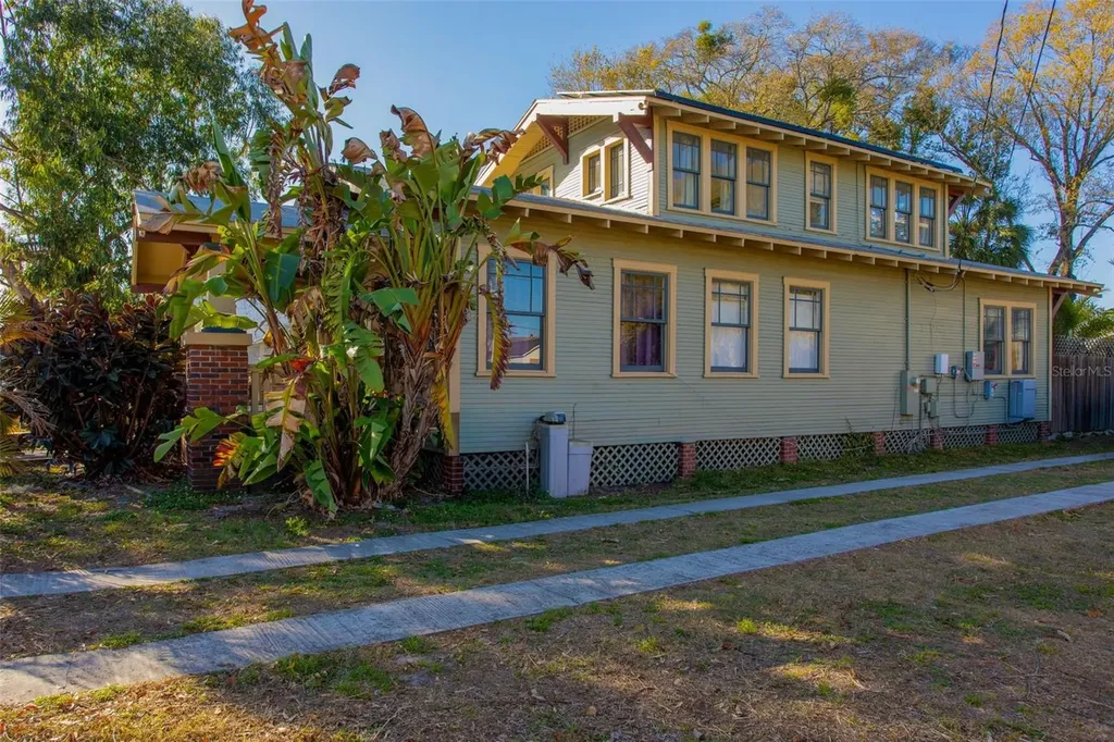 1018 E Columbus Drive Tampa FL 33605