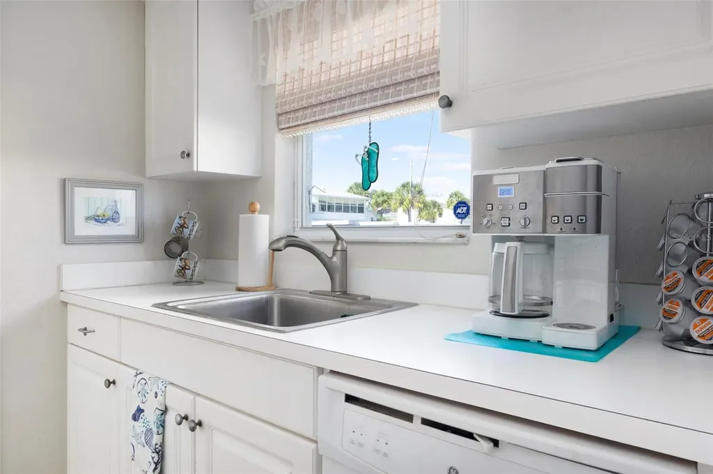 1950 59th Avenue N St Petersburg FL 33714