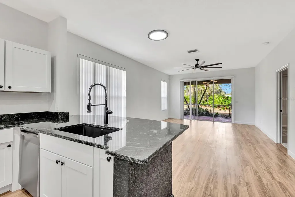 5035 Lakescene Place Sarasota FL 34243