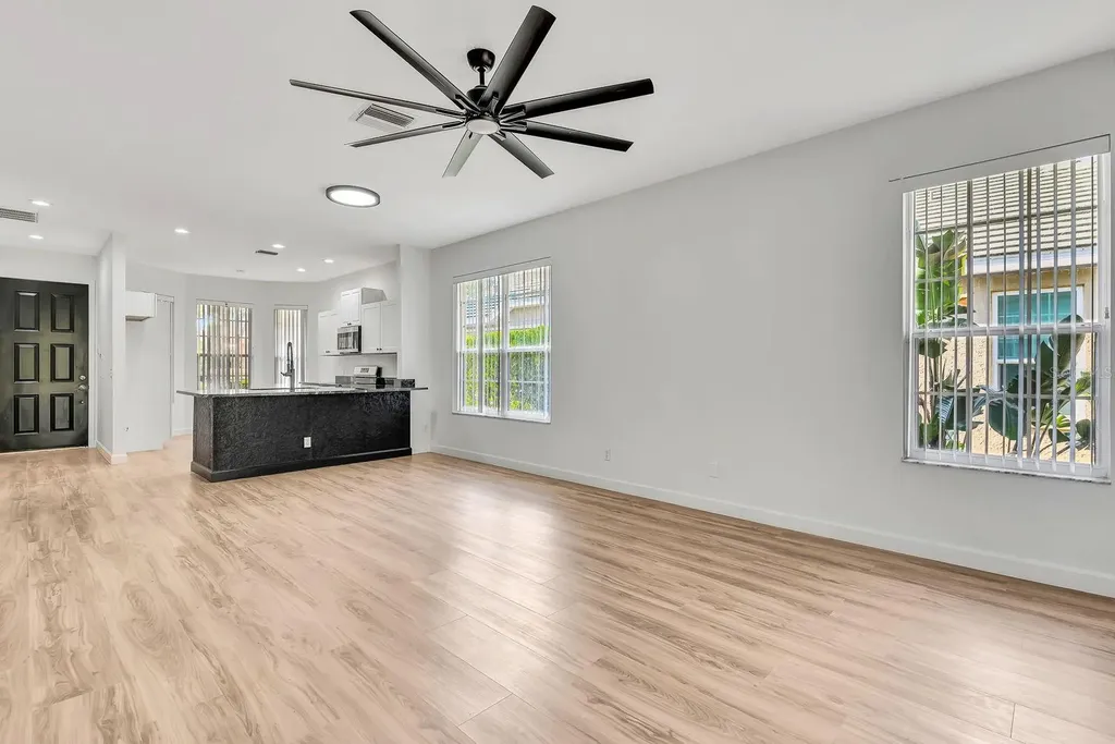 5035 Lakescene Place Sarasota FL 34243