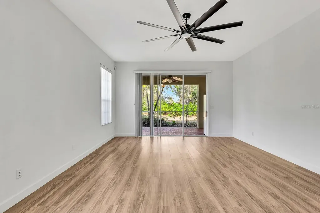 5035 Lakescene Place Sarasota FL 34243