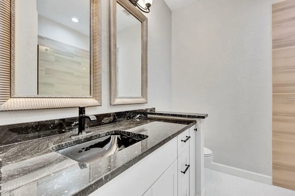 5035 Lakescene Place Sarasota FL 34243