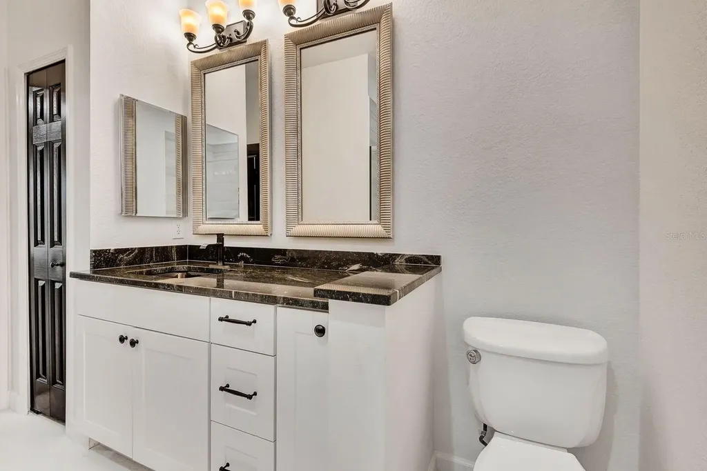 5035 Lakescene Place Sarasota FL 34243
