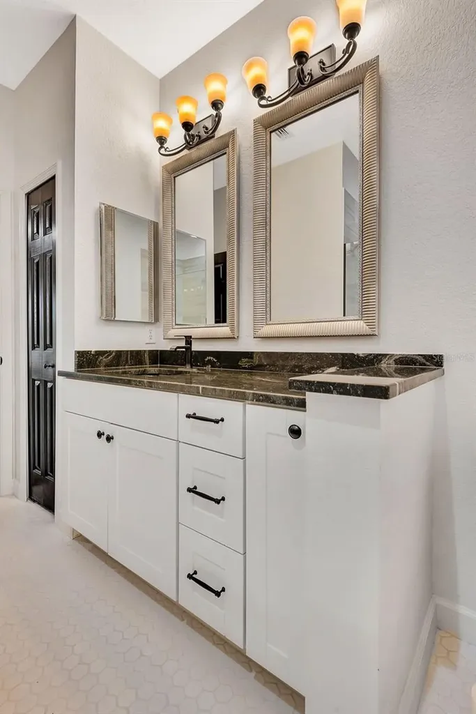 5035 Lakescene Place Sarasota FL 34243