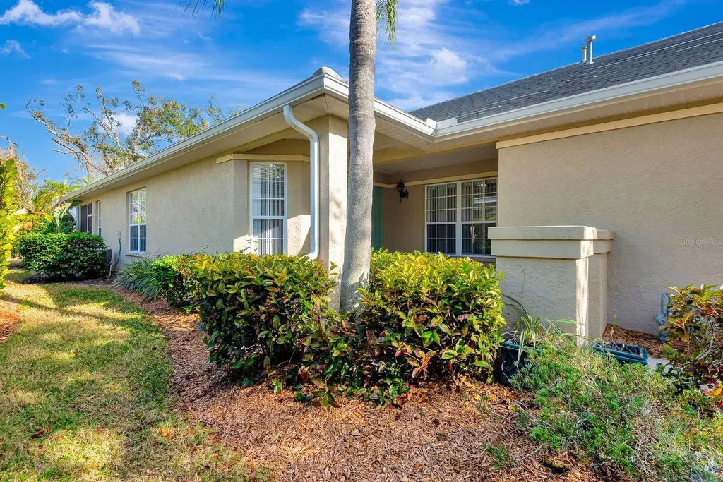 5035 Lakescene Place Sarasota FL 34243
