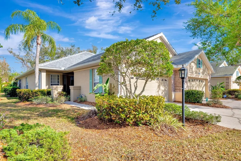 5035 Lakescene Place Sarasota FL 34243