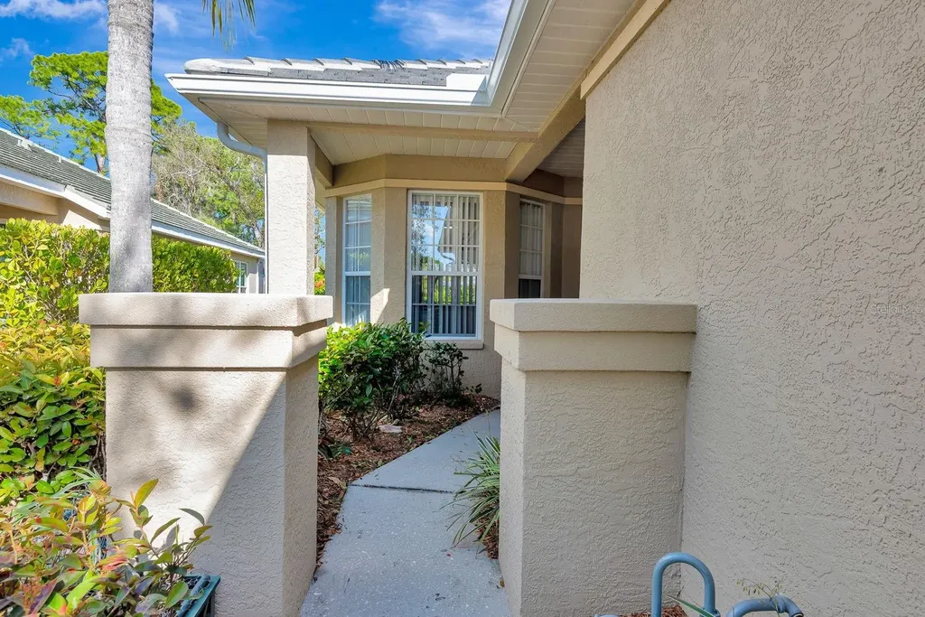 5035 Lakescene Place Sarasota FL 34243