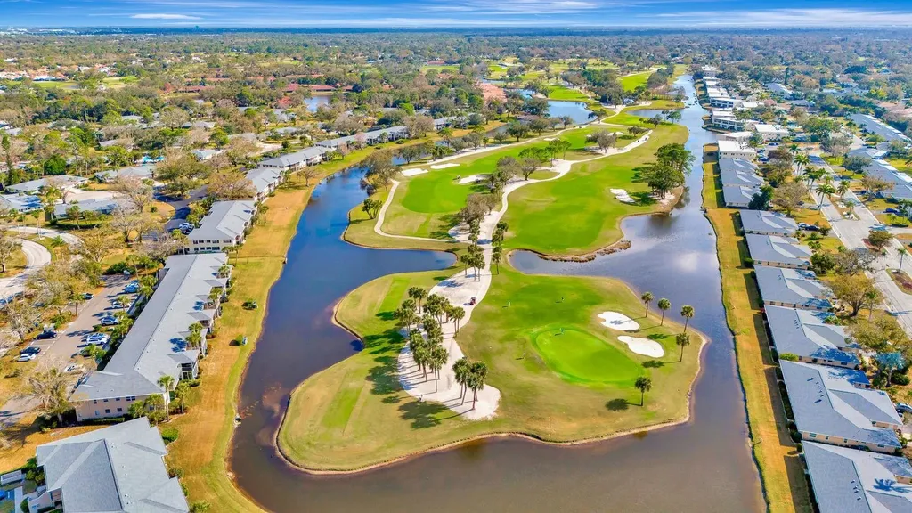 5035 Lakescene Place Sarasota FL 34243
