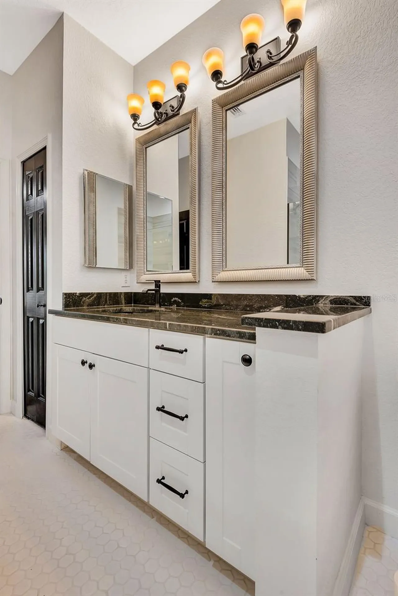5035 Lakescene Place Sarasota FL 34243