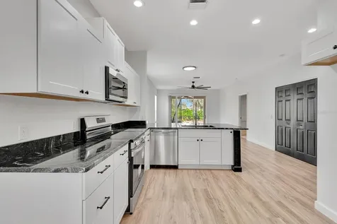 5035 Lakescene Place Sarasota FL 34243