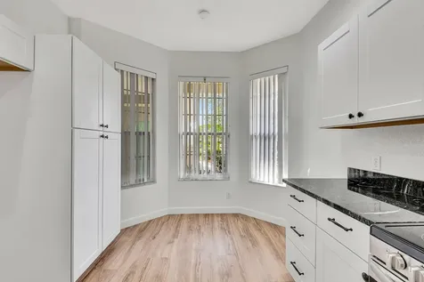 5035 Lakescene Place Sarasota FL 34243