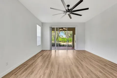 5035 Lakescene Place Sarasota FL 34243