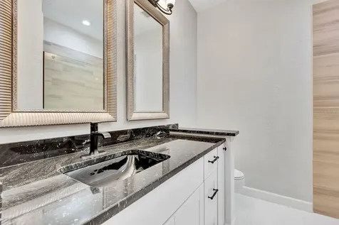 5035 Lakescene Place Sarasota FL 34243