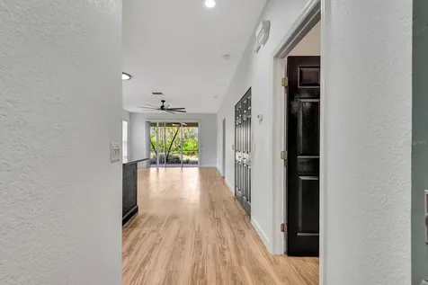 5035 Lakescene Place Sarasota FL 34243