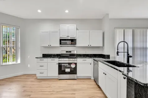 5035 Lakescene Place Sarasota FL 34243