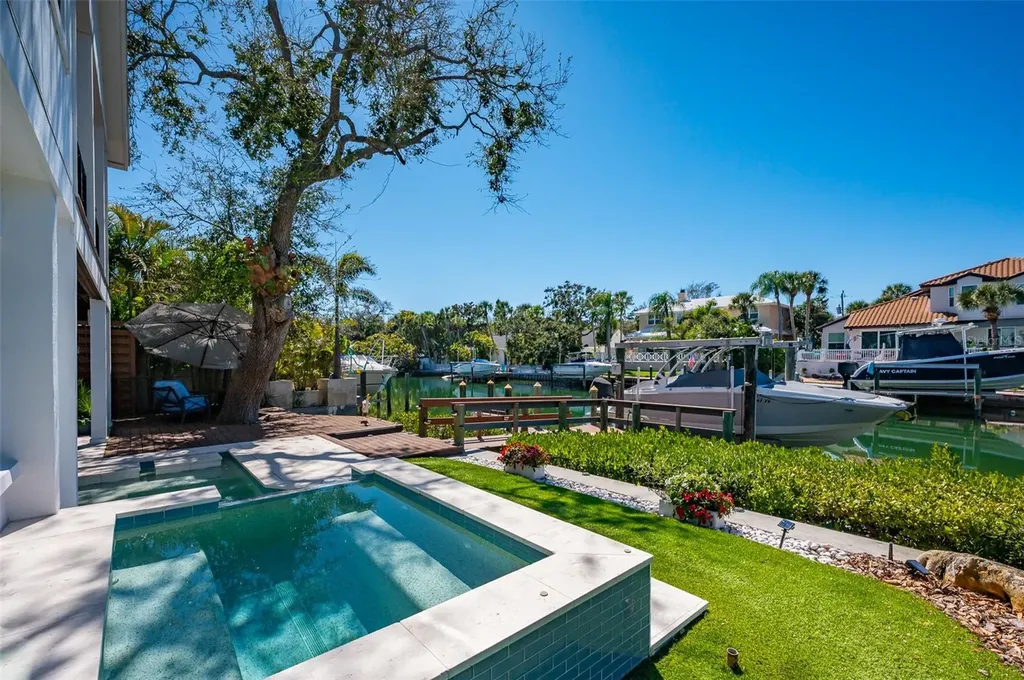 4938 Commonwealth Drive Sarasota FL 34242
