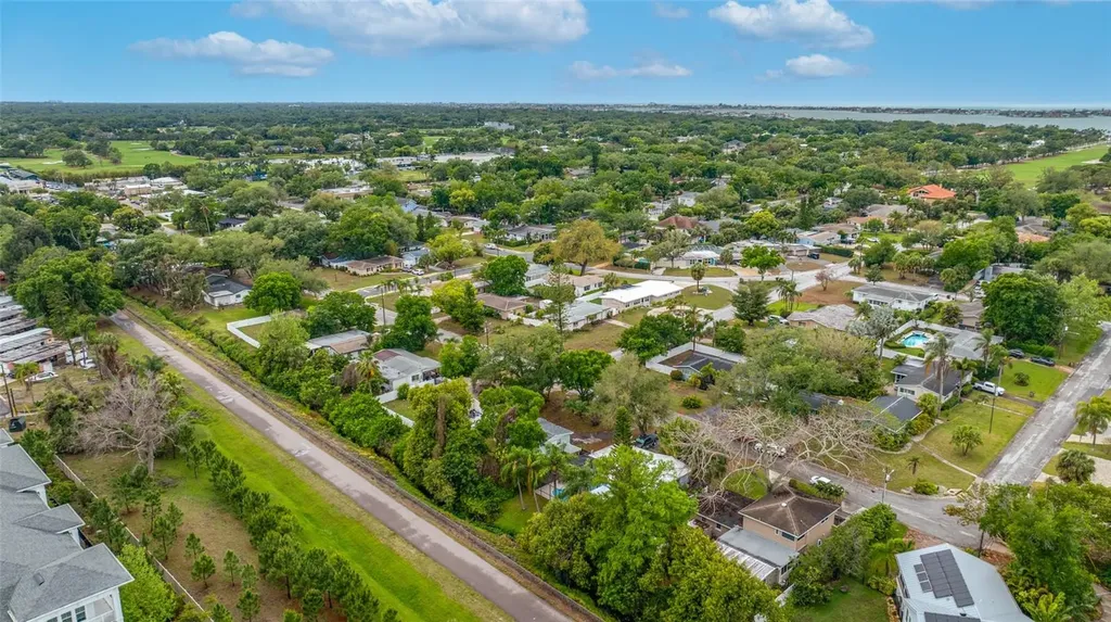327 Barbara Circle Belleair FL 33756