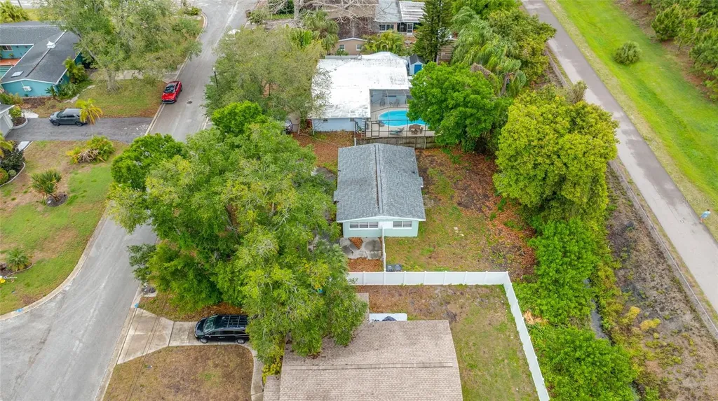327 Barbara Circle Belleair FL 33756