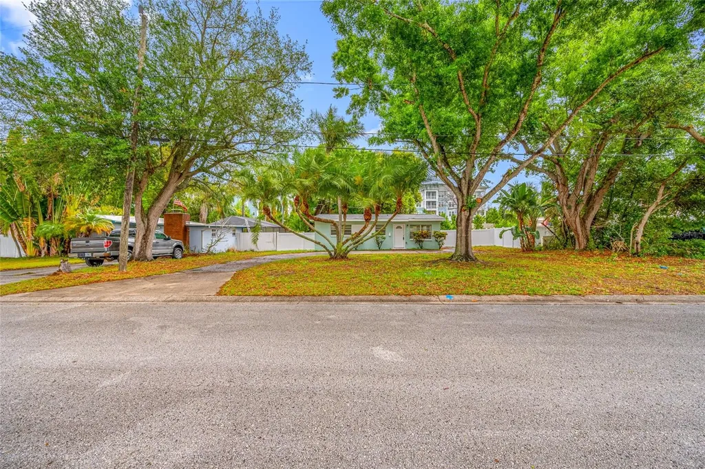 327 Barbara Circle Belleair FL 33756