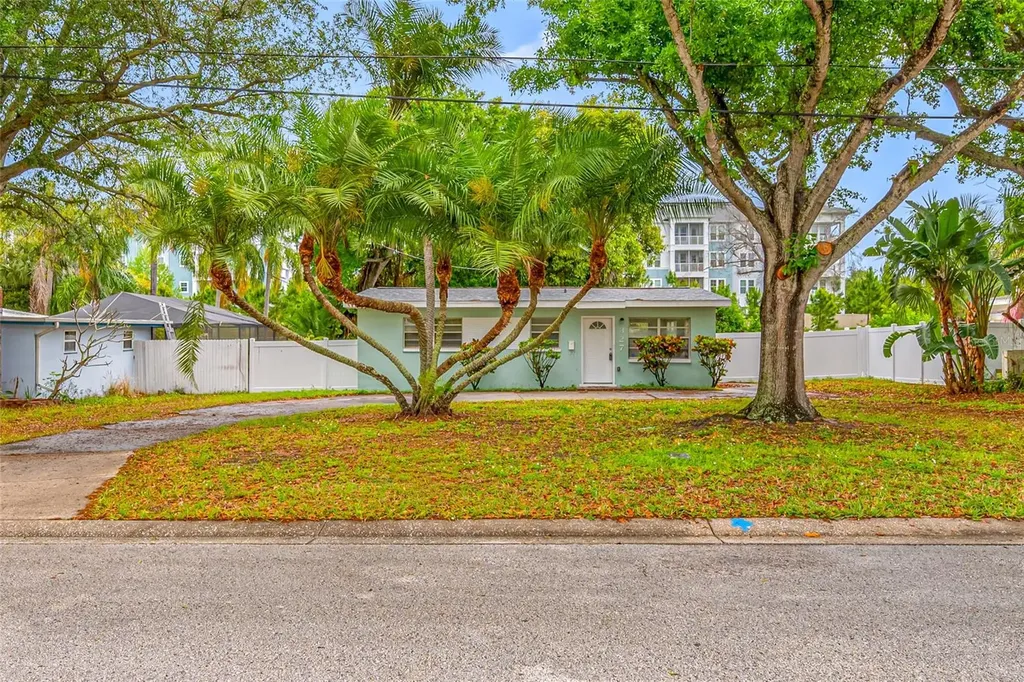 327 Barbara Circle Belleair FL 33756