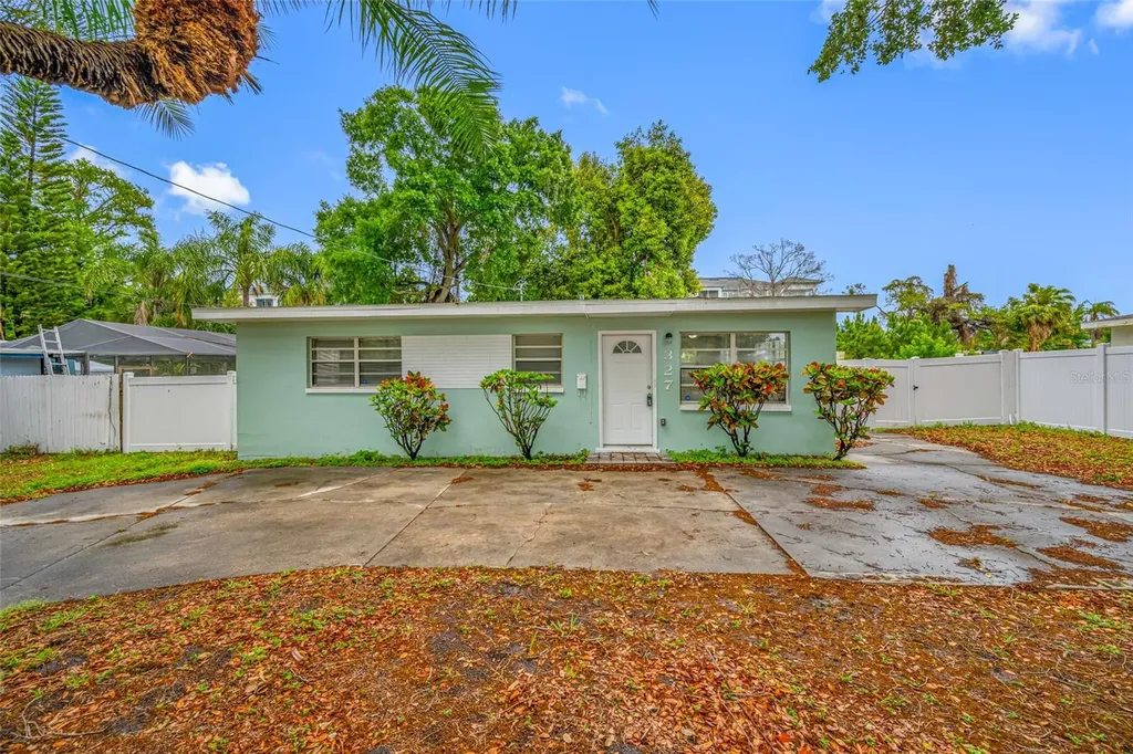 327 Barbara Circle Belleair FL 33756