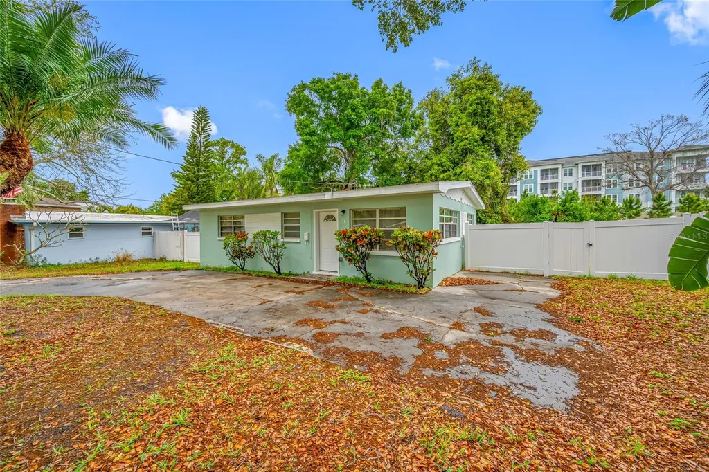 327 Barbara Circle Belleair FL 33756