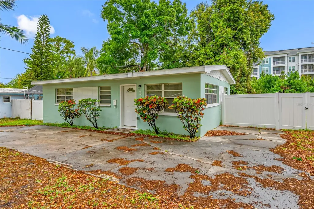 327 Barbara Circle Belleair FL 33756