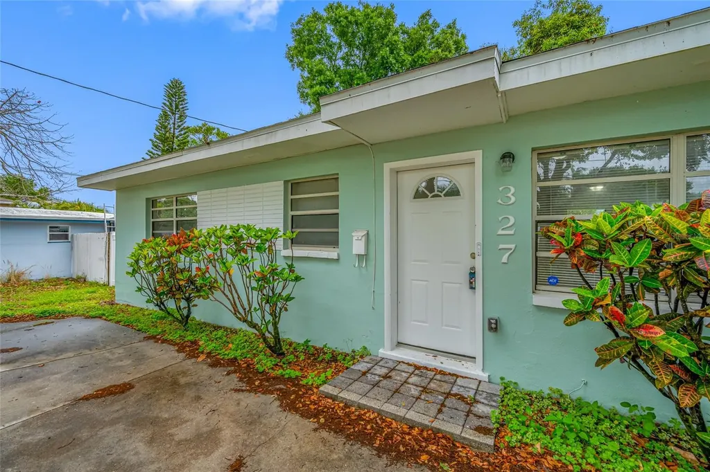 327 Barbara Circle Belleair FL 33756