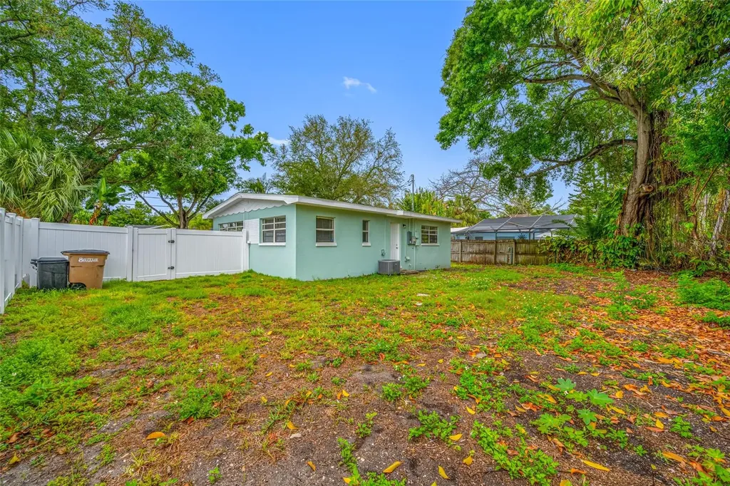 327 Barbara Circle Belleair FL 33756