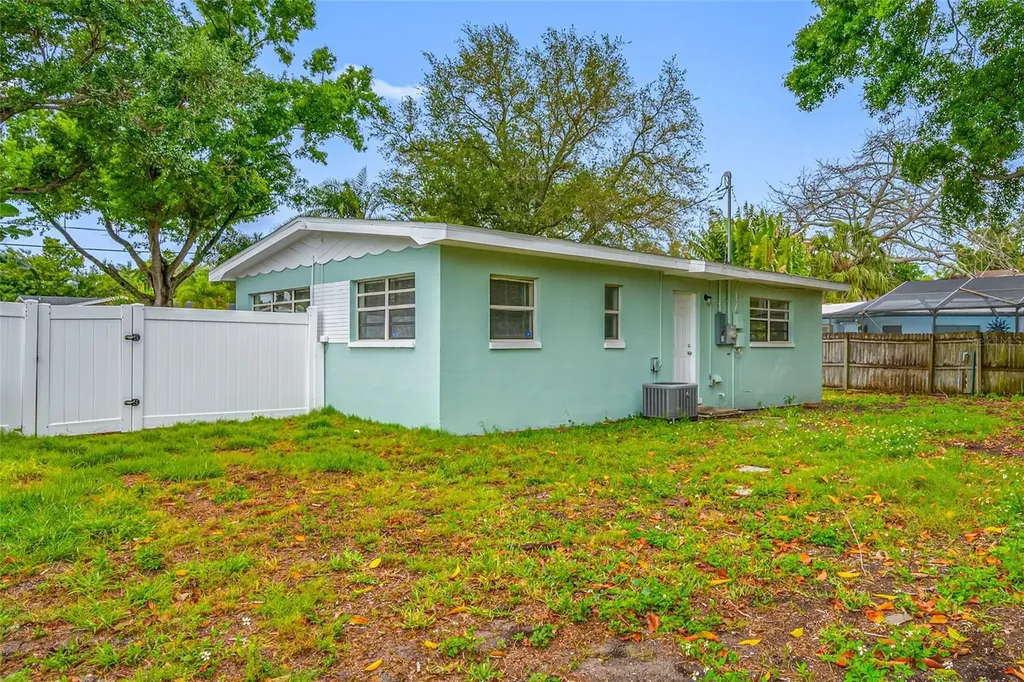 327 Barbara Circle Belleair FL 33756