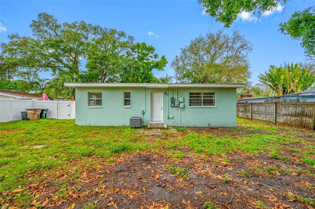 327 Barbara Circle Belleair FL 33756
