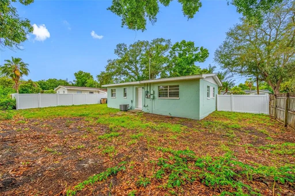 327 Barbara Circle Belleair FL 33756