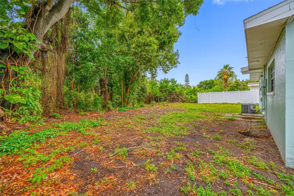 327 Barbara Circle Belleair FL 33756