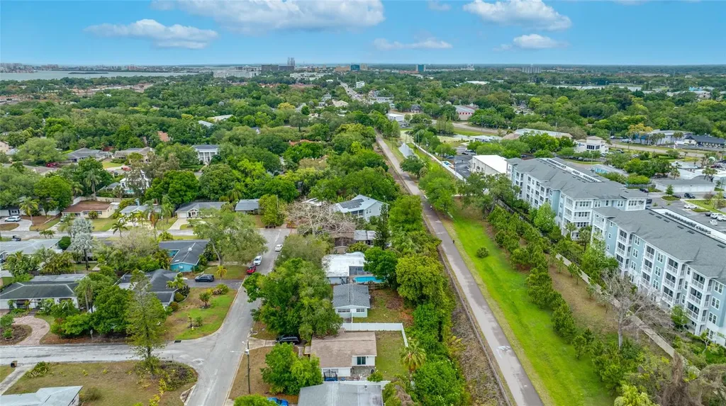 327 Barbara Circle Belleair FL 33756