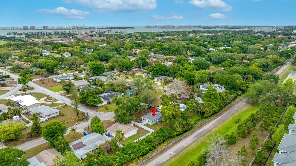 327 Barbara Circle Belleair FL 33756