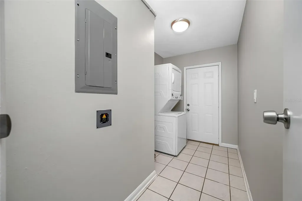 327 Barbara Circle Belleair FL 33756
