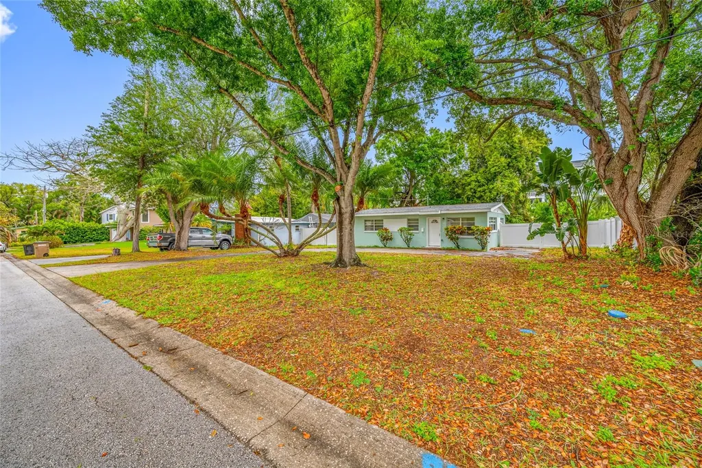 327 Barbara Circle Belleair FL 33756