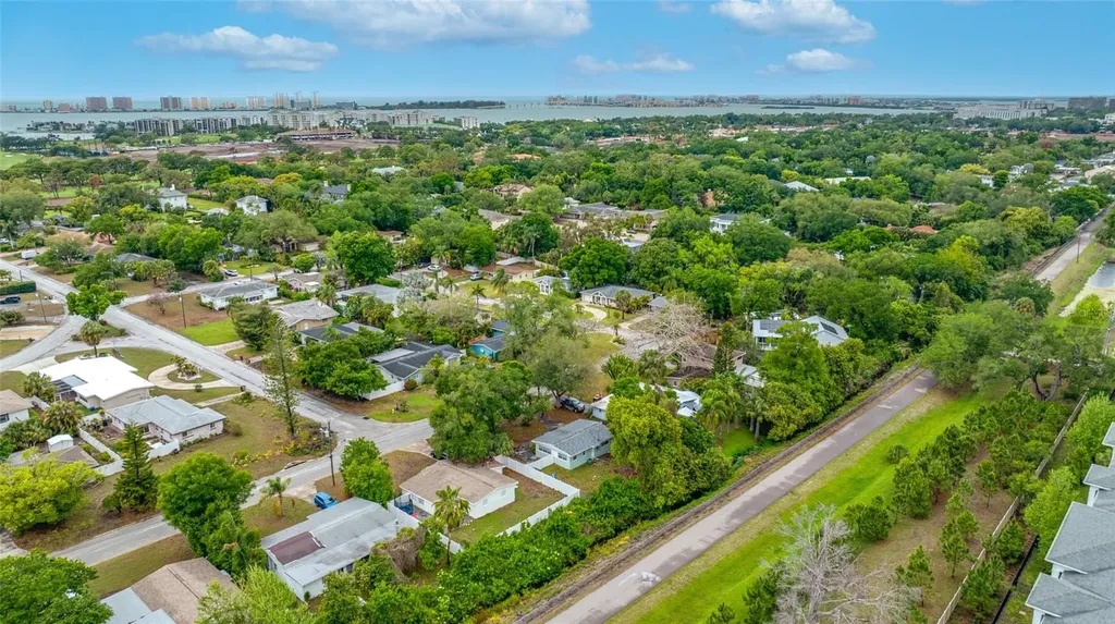 327 Barbara Circle Belleair FL 33756