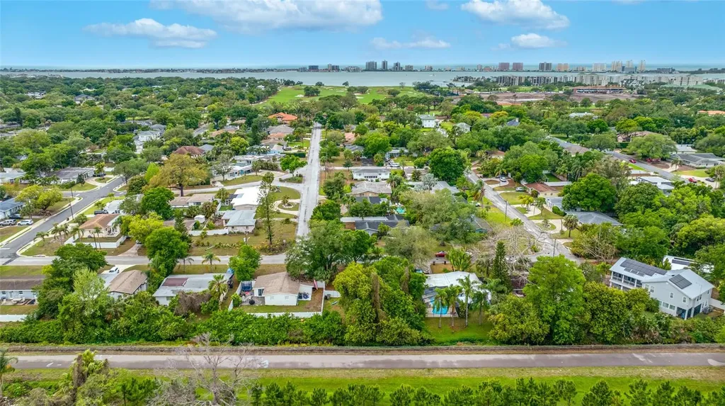 327 Barbara Circle Belleair FL 33756