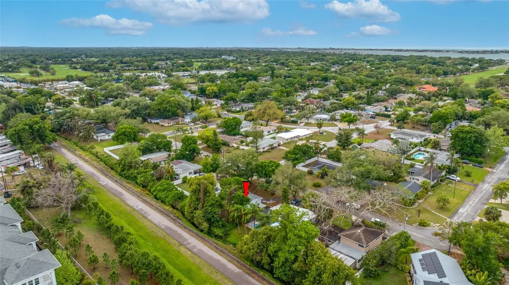 327 Barbara Circle Belleair FL 33756