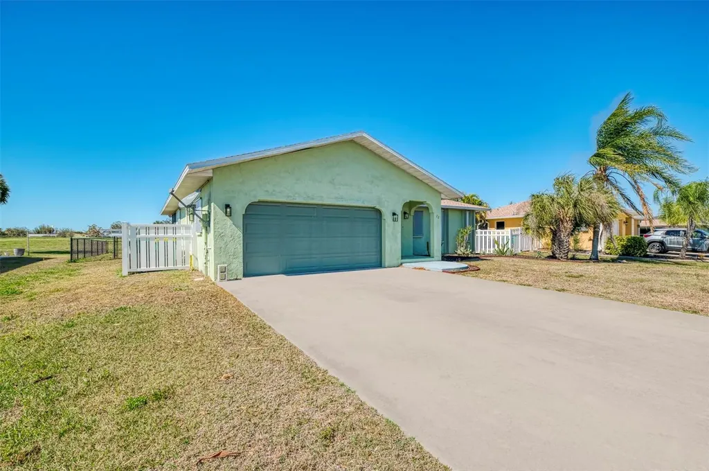 22 Oakland Hills Court Rotonda West FL 33947