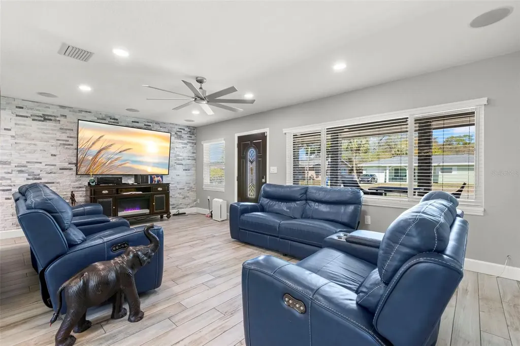 1000 59th Avenue S St Petersburg FL 33705