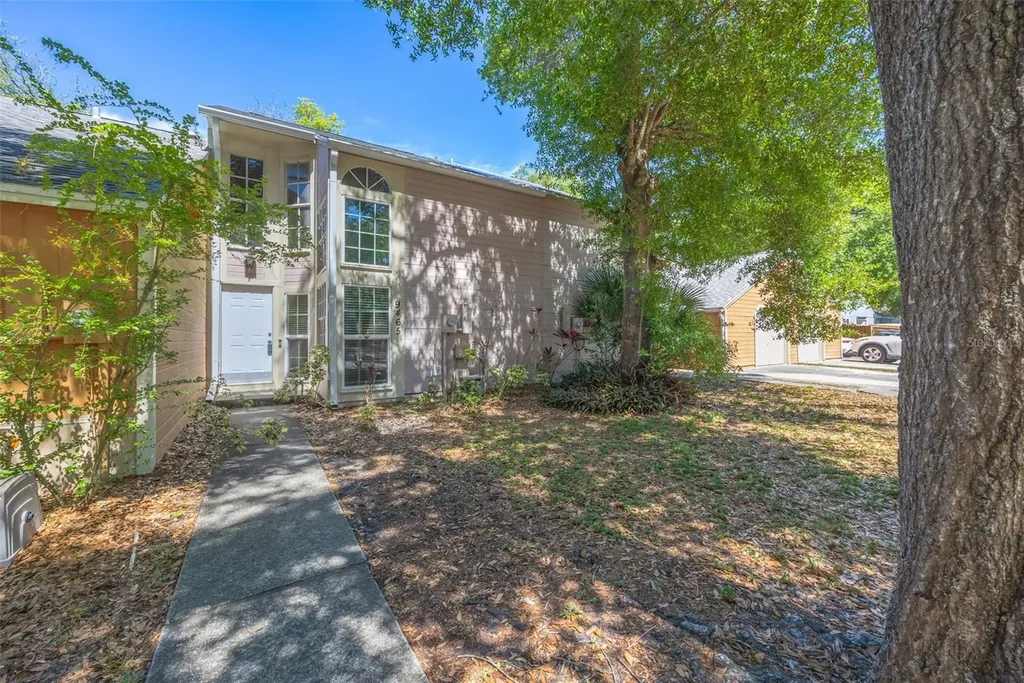 9465 Forest Hills Circle Tampa FL 33612
