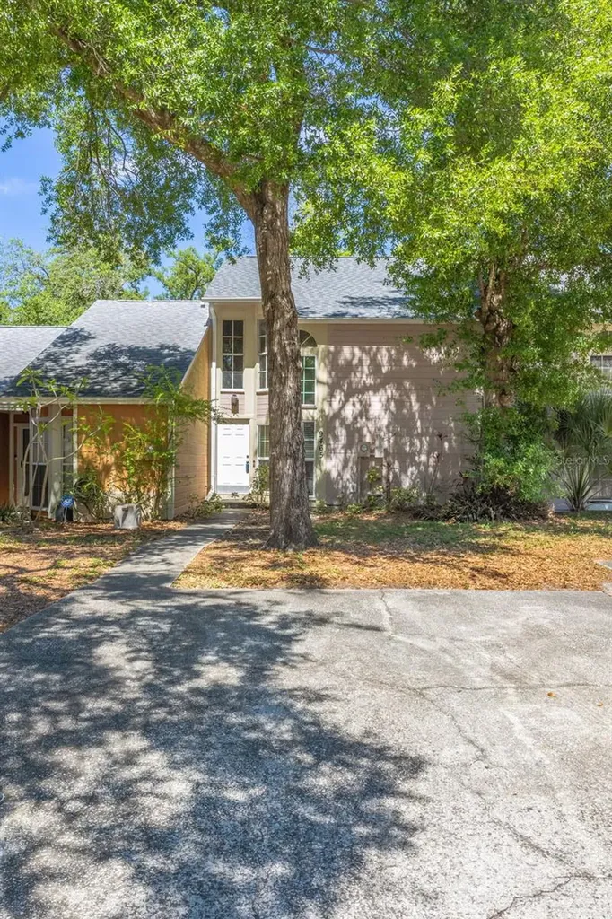 9465 Forest Hills Circle Tampa FL 33612